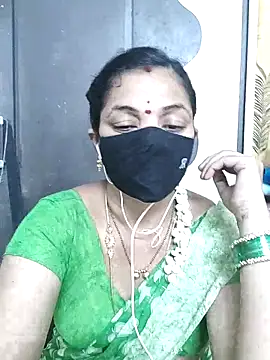 Snapshot of Leela_555 chatting on 06/30/26, 03:28 Leela 555 online show from 06/30/26, 03:28