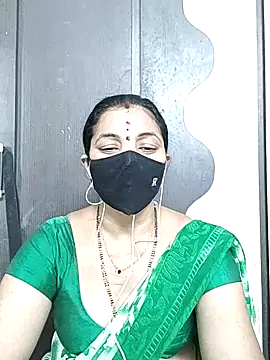 Snapshot of Leela_555 chatting on 06/05/26, 08:20 Leela 555 online show from 06/05/26, 08:20
