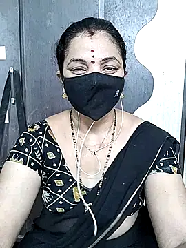 Snapshot of Leela_555 chatting on 06/04/26, 05:01 Leela 555 online show from 06/04/26, 05:01