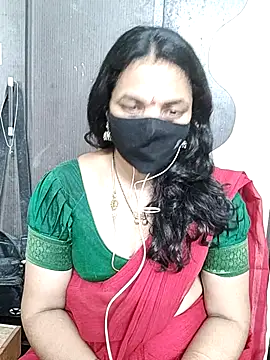 Snapshot of Leela_555 chatting on 07/13/26, 04:01 Leela 555 online show from 07/13/26, 04:01