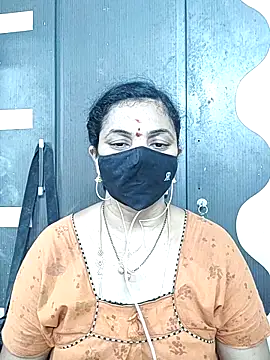 Snapshot of Leela_555 chatting on 06/18/26, 01:04 Leela 555 online show from 06/18/26, 01:04