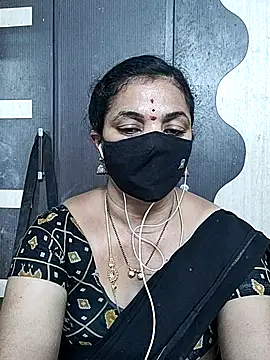 Snapshot of Leela_555 chatting on 06/23/26, 10:57 Leela 555 online show from 06/23/26, 10:57