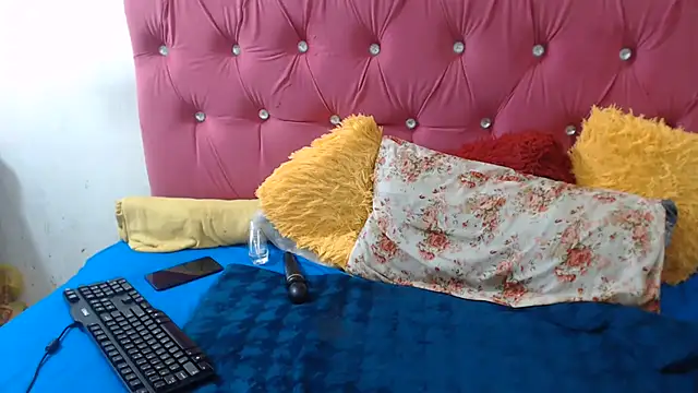 PEACHESX25x online show from 07/06/26, 04:52