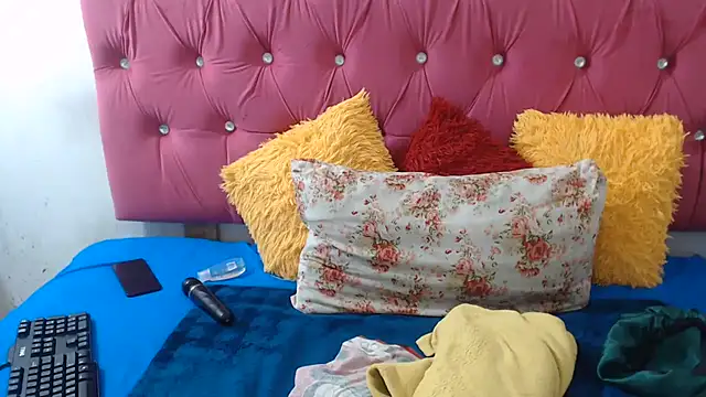 PEACHESX25x online show from 07/06/26, 04:31