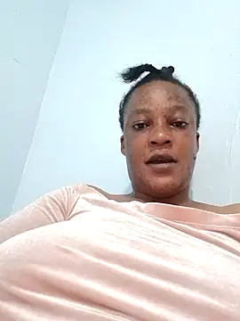Snapshot of QueenLave chatting on 05/23/26, 02:16 QueenLave online show from 05/23/26, 02:16