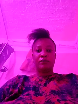 Snapshot of QueenLave chatting on 05/28/26, 10:00 QueenLave online show from 05/28/26, 10:00