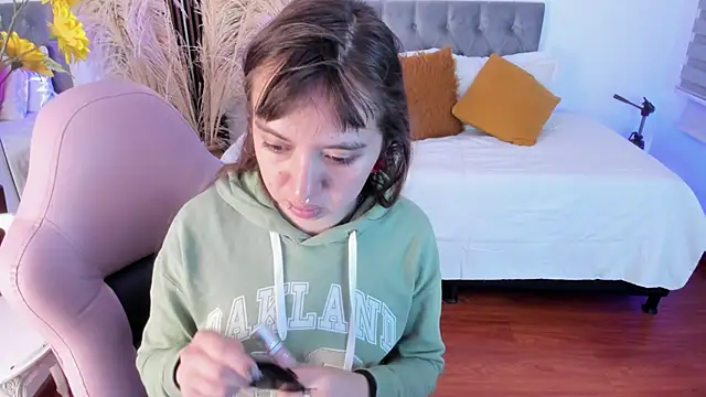 Snapshot of Scarlett__Cooper__1 chatting on 06/02/26, 11:43 Scarlett Cooper 1 online show from 06/02/26, 11:43