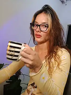 karenarango online show from 06/17/26, 08:36