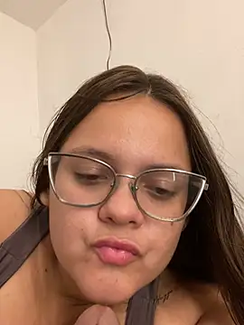 Snapshot of Laryssinha_69 chatting on 06/21/26, 01:44 Laryssinha 69 online show from 06/21/26, 01:44
