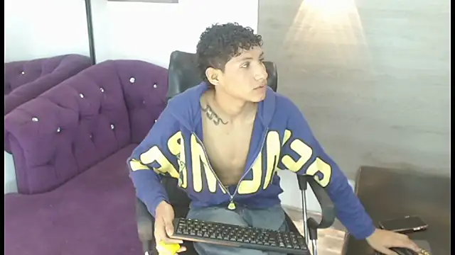Snapshot of Ahdamnnxx_ chatting on 05/27/26, 07:32 Ahdamnnxx online show from 05/27/26, 07:32