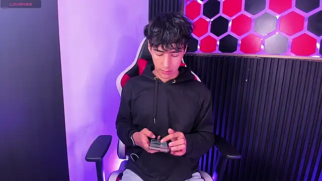 SantyFoxxs online show from 06/30/26, 03:39