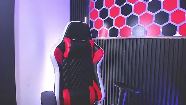 SantyFoxxs online show from 06/18/26, 04:11