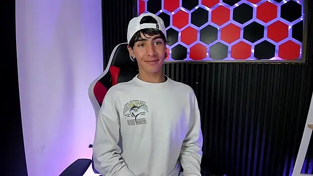 SantyFoxxs online show from 06/17/26, 04:12