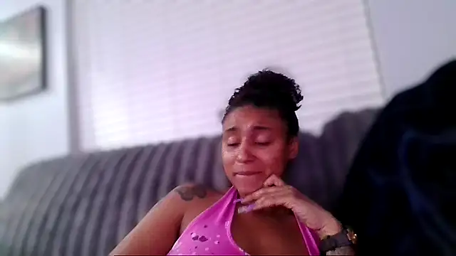 PrettyAri69 online show from 06/03/26, 07:20