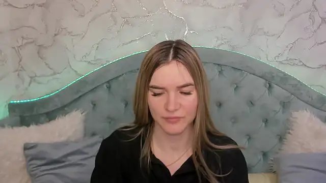 Snapshot of RoxyReignn chatting on 05/31/26, 10:54 RoxyReignn online show from 05/31/26, 10:54