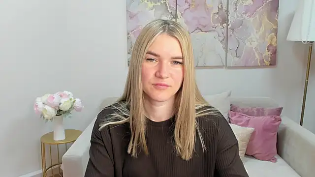 Snapshot of RoxyReignn chatting on 07/04/26, 09:41 RoxyReignn online show from 07/04/26, 09:41