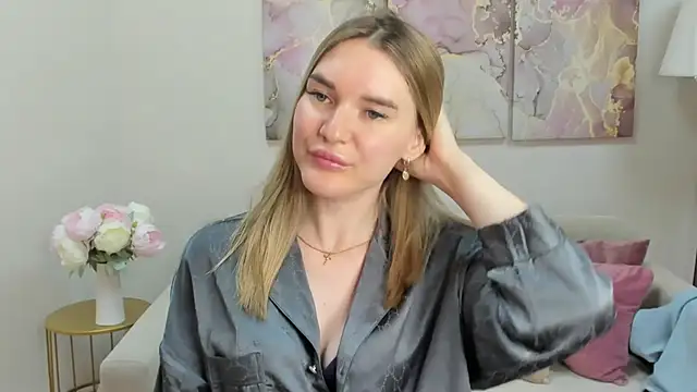 Snapshot of RoxyReignn chatting on 06/11/26, 12:32 RoxyReignn online show from 06/11/26, 12:32