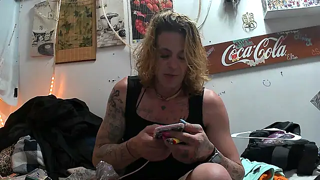Snapshot of VanillaSnowcones chatting on 06/14/26, 08:04 VanillaSnowcones online show from 06/14/26, 08:04
