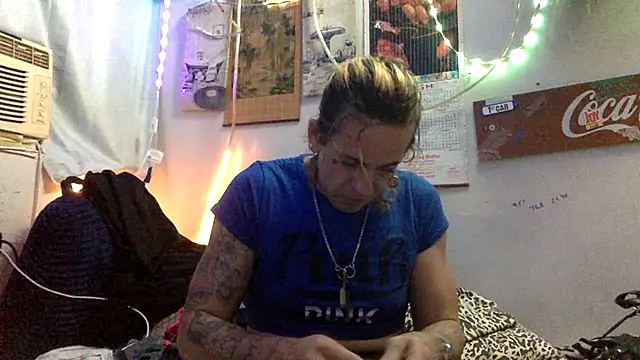 Snapshot of VanillaSnowcones chatting on 06/05/26, 03:33 VanillaSnowcones online show from 06/05/26, 03:33