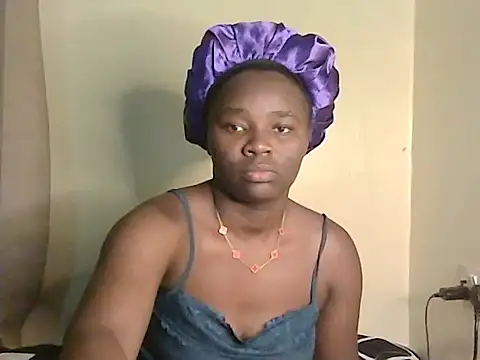 Snapshot of roziebeauty chatting on 06/25/26, 02:31 roziebeauty online show from 06/25/26, 02:31