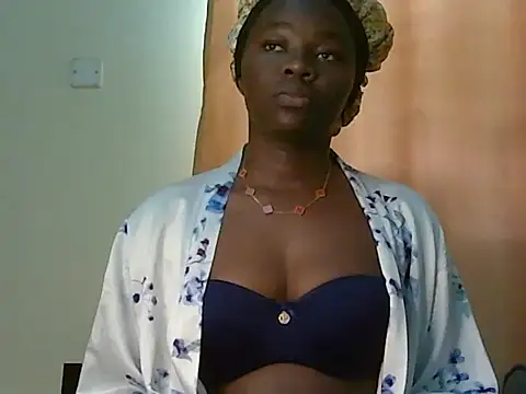Snapshot of roziebeauty chatting on 06/22/26, 12:13 roziebeauty online show from 06/22/26, 12:13