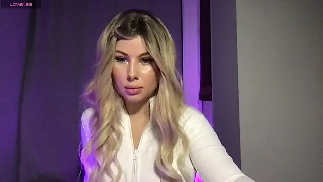 Snapshot of Lili_Weiss chatting on 06/03/26, 06:12 Lili Weiss online show from 06/03/26, 06:12