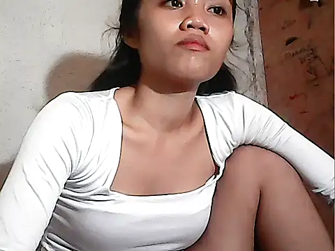 Snapshot of PINAY_SkinnyGirl123 chatting on 05/25/26, 11:31 PINAY SkinnyGirl123 online show from 05/25/26, 11:31