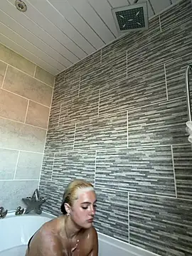 naughtygirl6989 online show from 07/15/26, 04:03