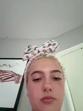 naughtygirl6989 online show from 06/05/26, 07:41