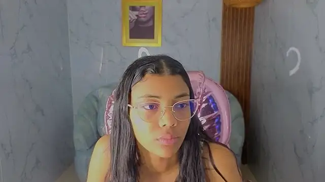 Snapshot of valentina_gomez_s chatting on 06/18/26, 12:43 valentina gomez s online show from 06/18/26, 12:43
