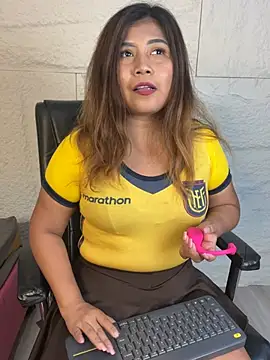 LyraMilano online show from 06/30/26, 01:00