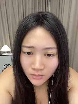 Snapshot of Luckysisi-s chatting on 06/20/26, 02:33 Luckysisi-s online show from 06/20/26, 02:33