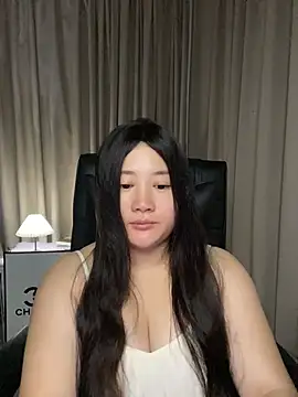 Snapshot of Luckysisi-s chatting on 05/31/26, 01:50 Luckysisi-s online show from 05/31/26, 01:50