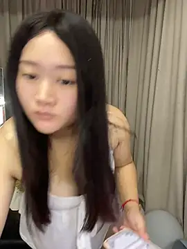Snapshot of Luckysisi-s chatting on 06/22/26, 02:50 Luckysisi-s online show from 06/22/26, 02:50