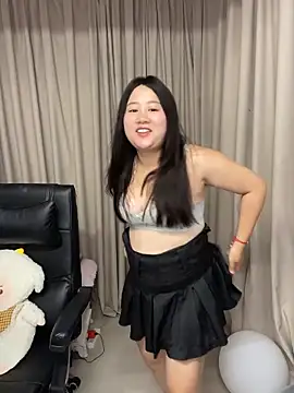 Snapshot of Luckysisi-s chatting on 06/27/26, 02:17 Luckysisi-s online show from 06/27/26, 02:17