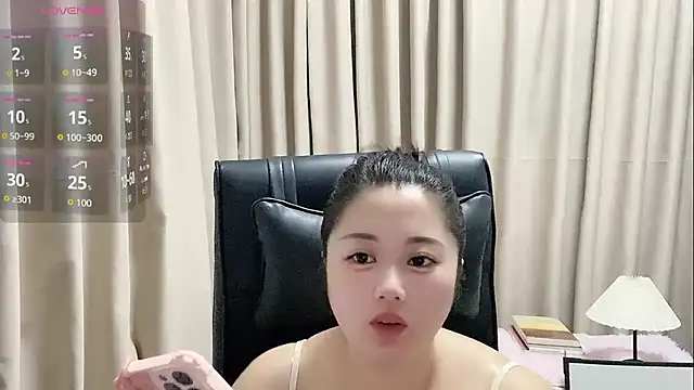 Snapshot of Luckysisi-s chatting on 06/25/26, 03:37 Luckysisi-s online show from 06/25/26, 03:37