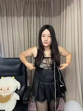 Snapshot of Luckysisi-s chatting on 06/23/26, 02:53 Luckysisi-s online show from 06/23/26, 02:53