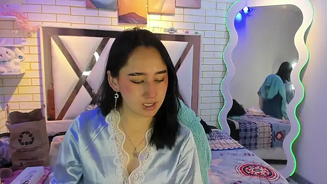 Lua bloom  online show from 07/05/26, 03:44