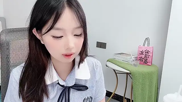 Yoyo33355 online show from 06/18/26, 11:15