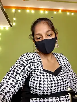 Miss Aaisha online show from 06/18/26, 08:35