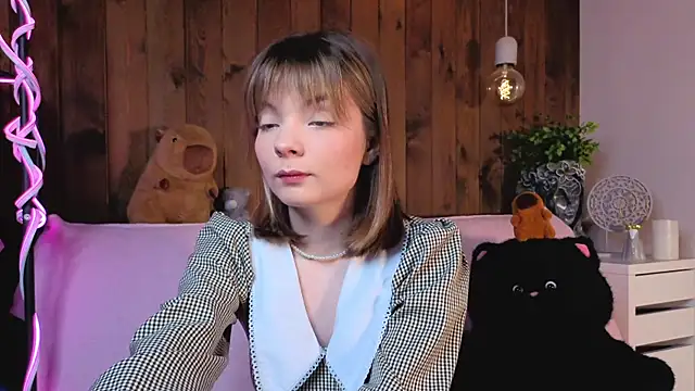 IvoryPesante online show from 06/18/26, 08:25