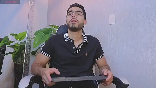 Snapshot of Jadiel_Stone chatting on 07/12/26, 11:44 Jadiel Stone online show from 07/12/26, 11:44