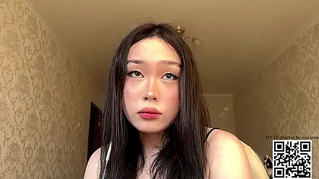 Snapshot of LilowNax chatting on 06/19/26, 02:12 LilowNax online show from 06/19/26, 02:12