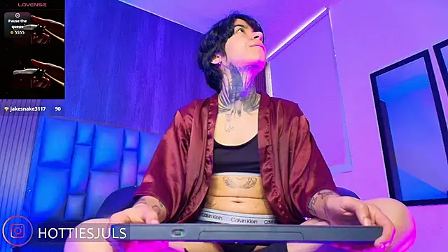 hottiesjuls online show from 06/30/26, 07:36