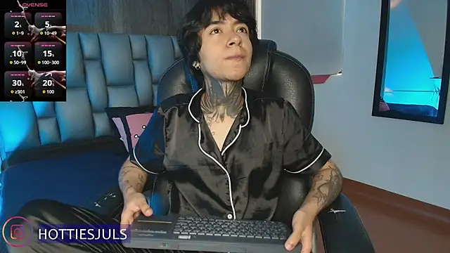 hottiesjuls online show from 07/15/26, 06:59
