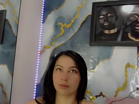 Yasmine Tapias online show from 06/16/26, 09:15