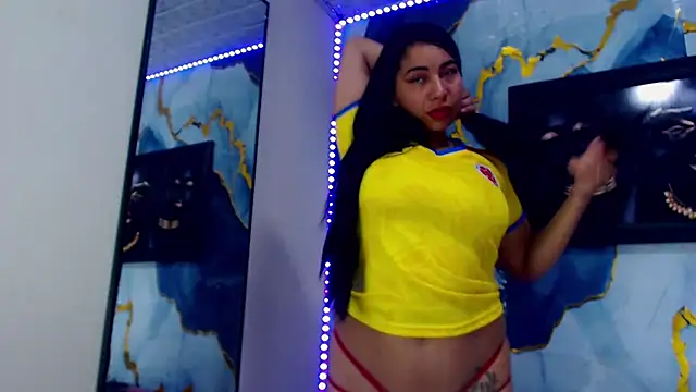 Yasmine Tapias online show from 07/07/26, 08:56