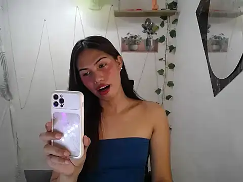Snapshot of Bella_cum69 chatting on 06/12/26, 04:21 Bella cum69 online show from 06/12/26, 04:21