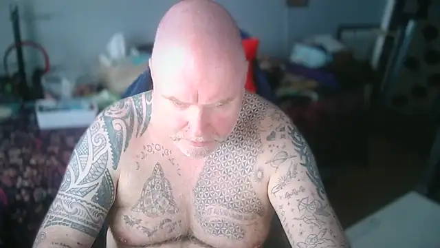 Snapshot of Tattooed_Dilf_01 chatting on 05/30/26, 02:12 Tattooed Dilf 01 online show from 05/30/26, 02:12