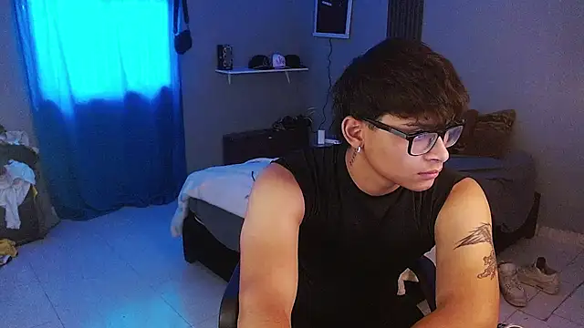 Snapshot of Mr_yisuzz chatting on 07/15/26, 11:50 Mr yisuzz online show from 07/15/26, 11:50